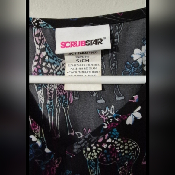 Small Scrub Top - Picture 2 of 2